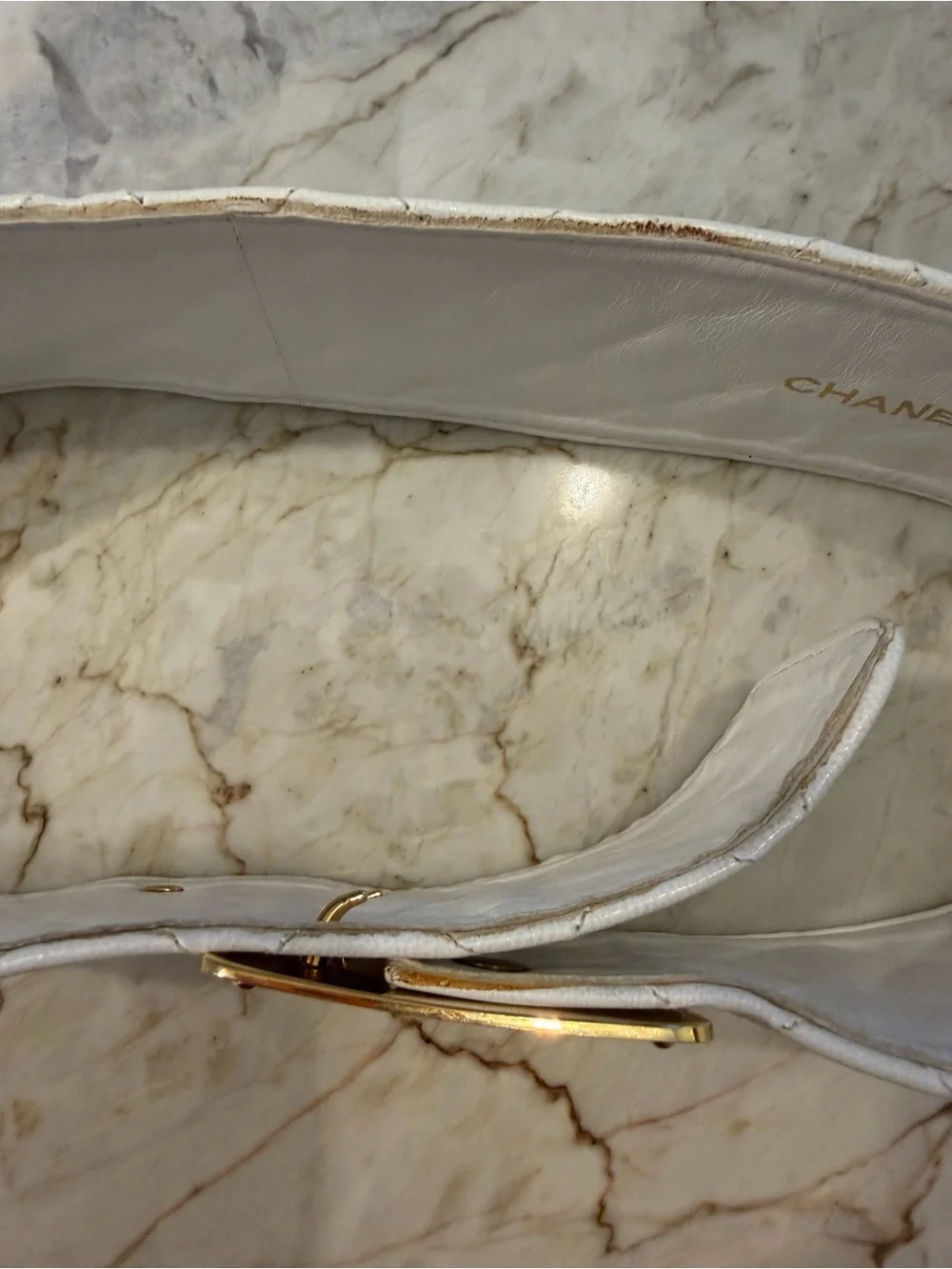 CHANEL White Quilted Leather Waist Belt with Gold CC Plaque